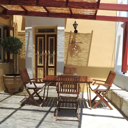 فيلة Aloustina's House *