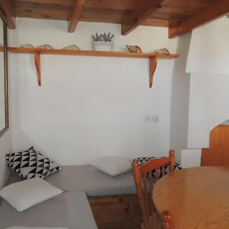 فيلة Aloustina's House سيمي