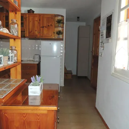 Aloustina's House * سيمي